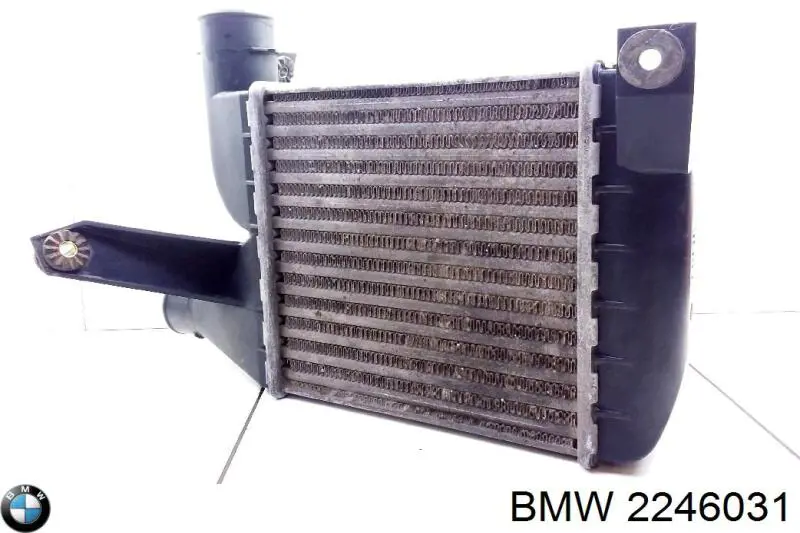 Купити 2246031 BMW Радіатор интеркуллера