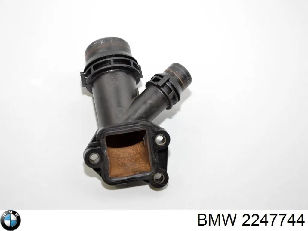 Фланець системи охолодження (трійник) 2247744 BMW