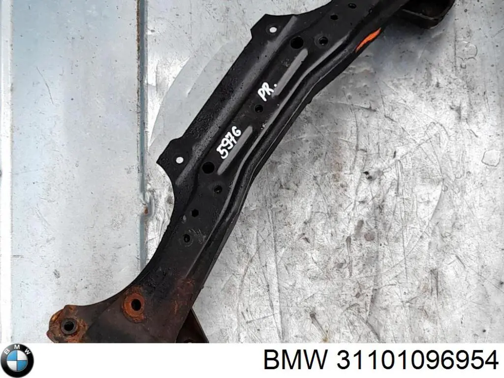 31101096954 BMW Передня балка