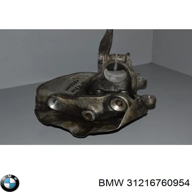 Купити 31216760954 BMW Кулак поворотний передній правий