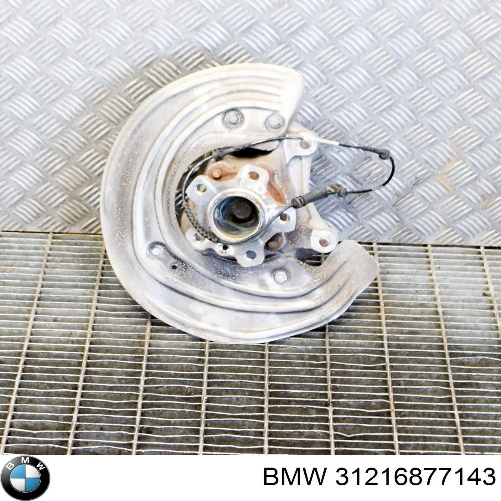 31216877143 BMW Цапфа передня ліва
