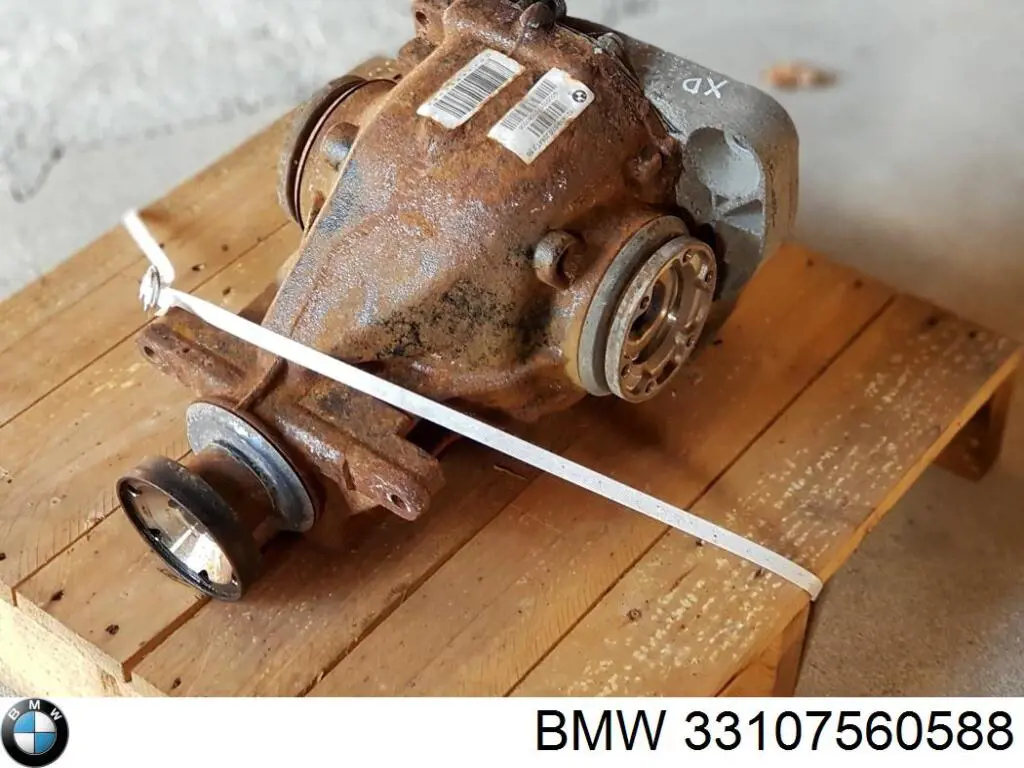 33107560588 BMW Задній редуктор
