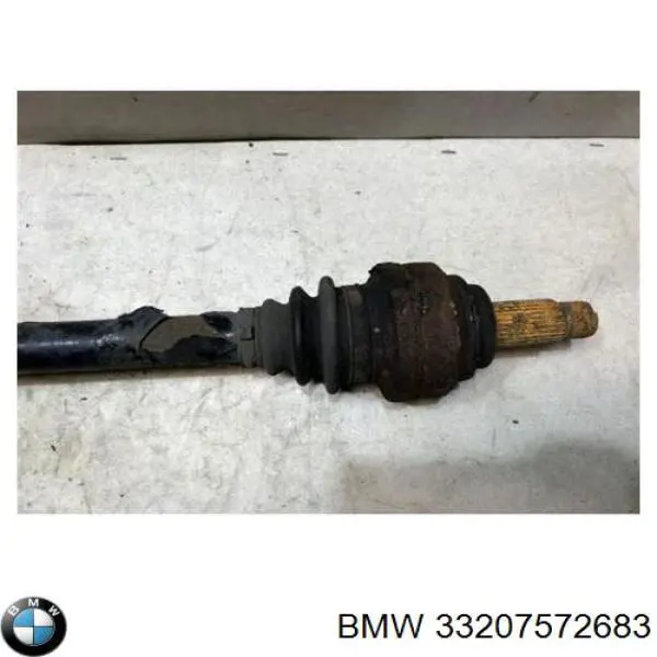 Купити 33207572683 BMW Піввісь задня