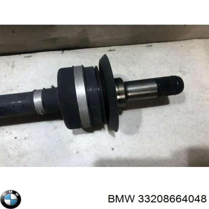 Купити 33208664048 BMW Піввісь задня, права