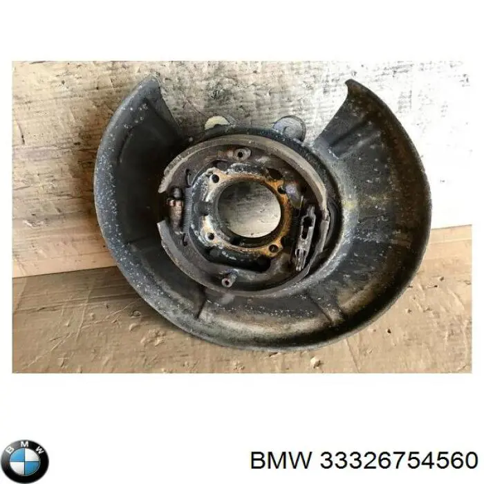 Купити 33326754560 BMW Кулак поворотний правий
