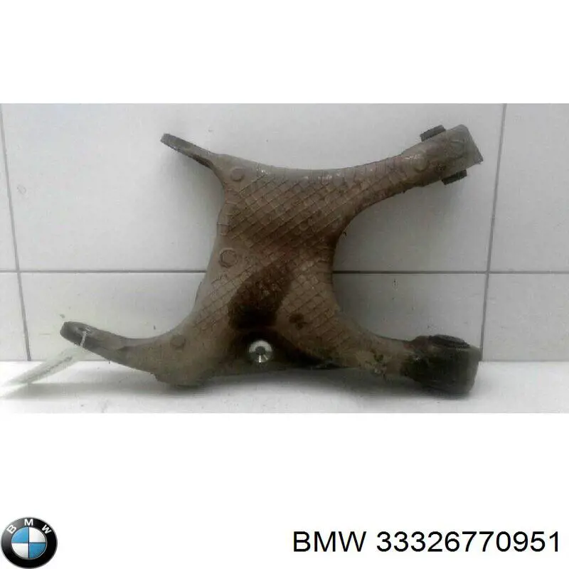 Важіль задньої підвіски нижній, лівий 33326770951 BMW