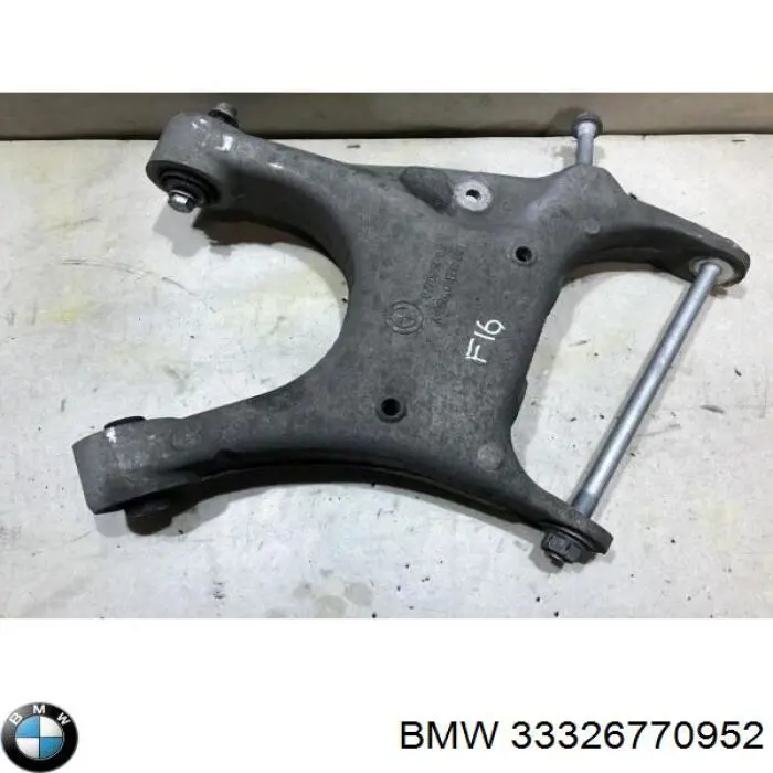 Купити 677095407 BMW Важіль задньої підвіски нижній, правий