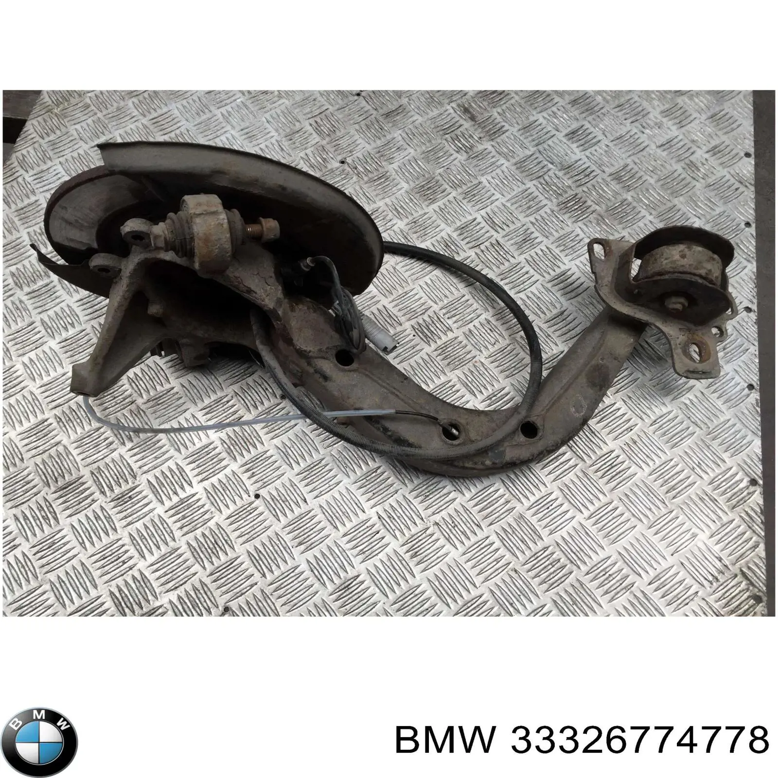 Купити 33326774778 BMW Кулак поворотний правий