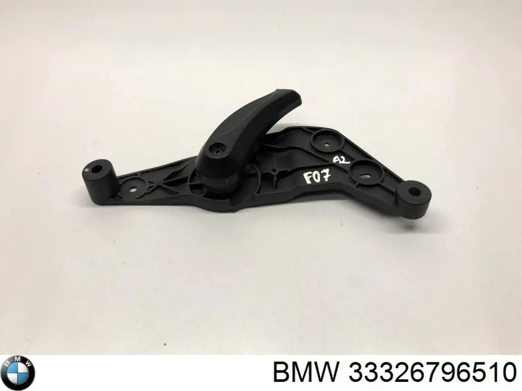 33326796510 BMW Цапфа поворотна права