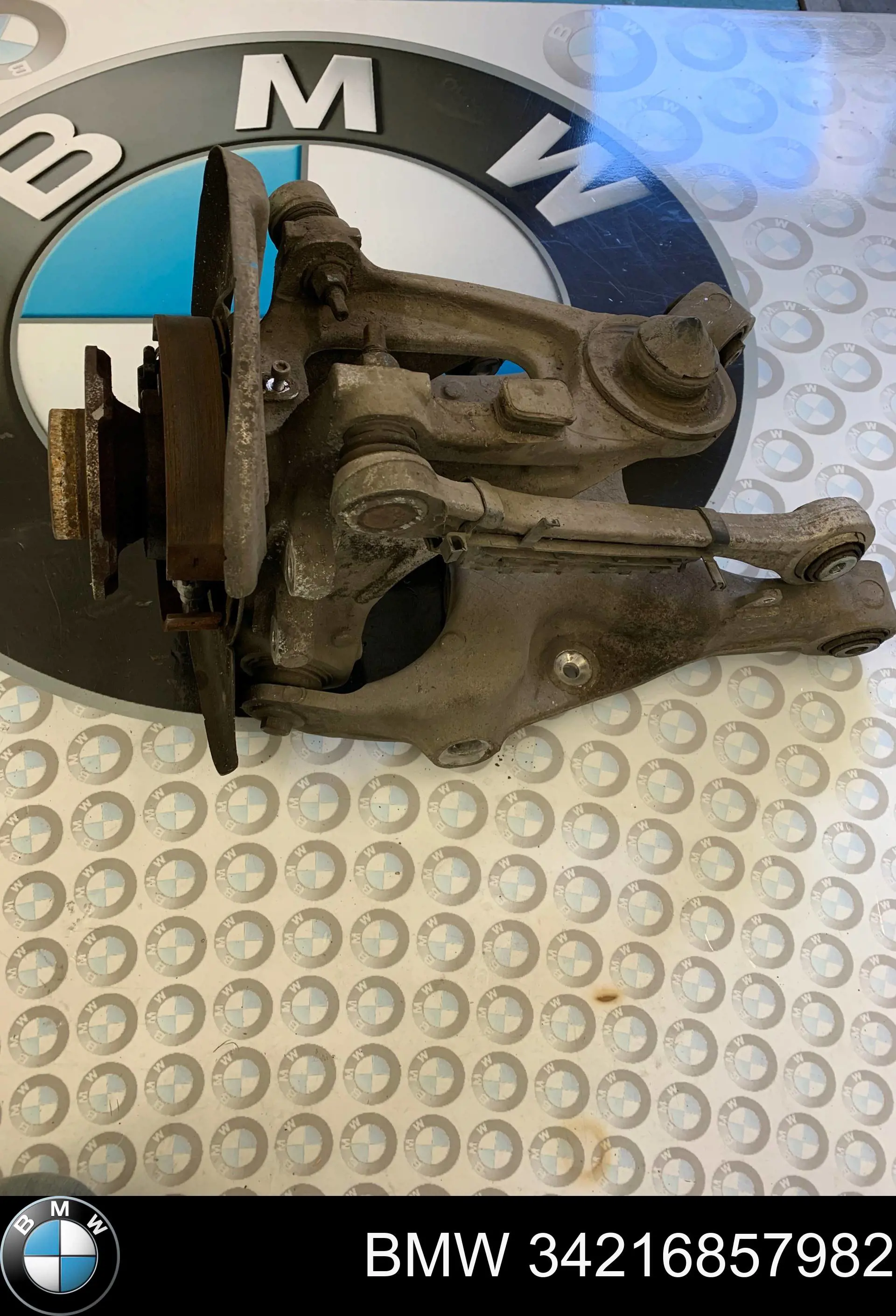 Купити 34216857982 BMW Захисний кожух гальмівного диска, заднього