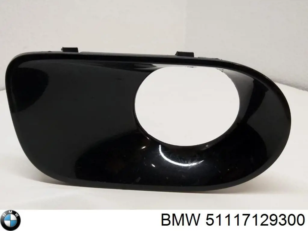 51117129300 BMW Ободок/окантовка фари протитуманной, правий