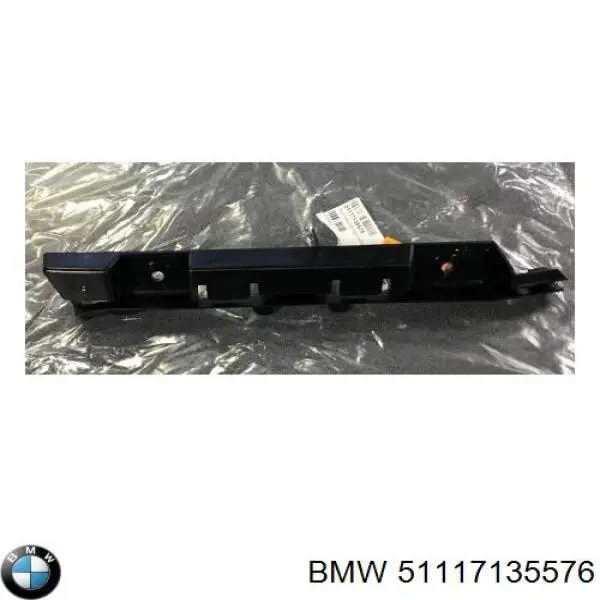 Кронштейн бампера переднього, правий на BMW 7 (E65,66)