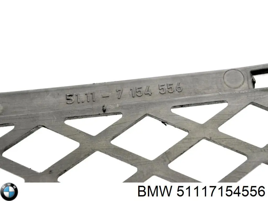 51117154556 BMW Решітка переднього бампера, права