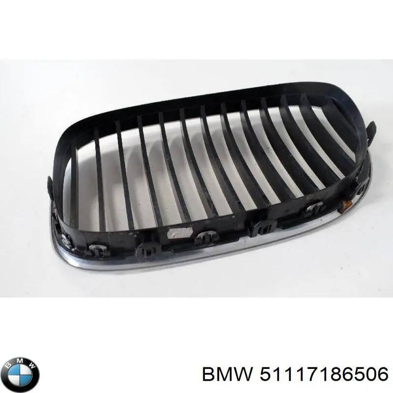 Решітка переднього бампера, права 51117186506 BMW