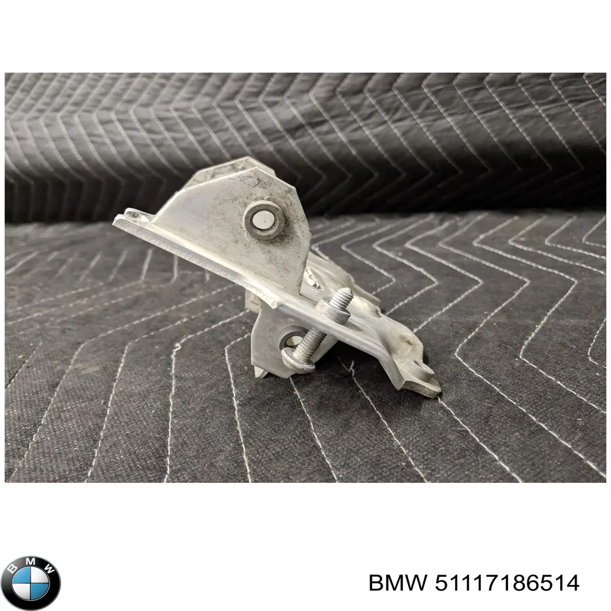 Купити 51117186514 BMW Кронштейн бампера переднього, правий