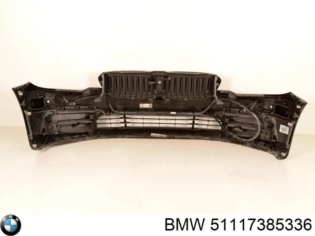 Передній бампер 51117385336 BMW
