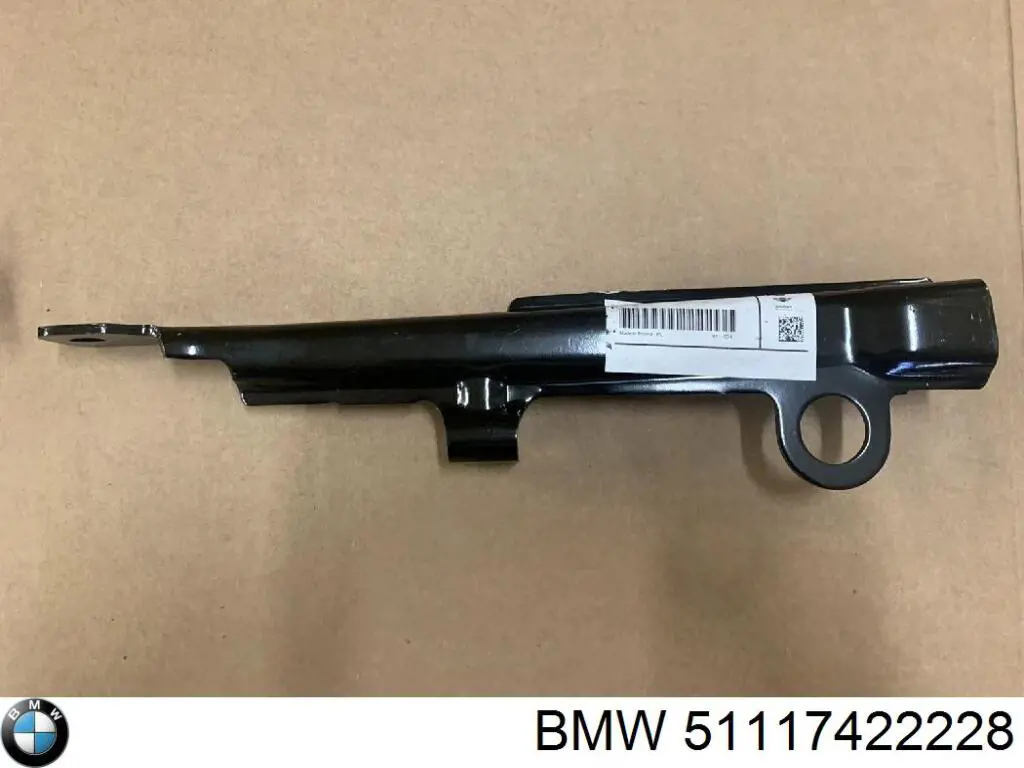 51117422228 BMW Кронштейн бампера переднього, зовнішній правий