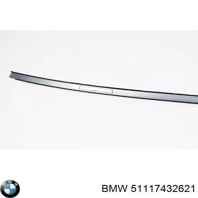 51117432621 BMW Молдинг бампера переднього, центральний