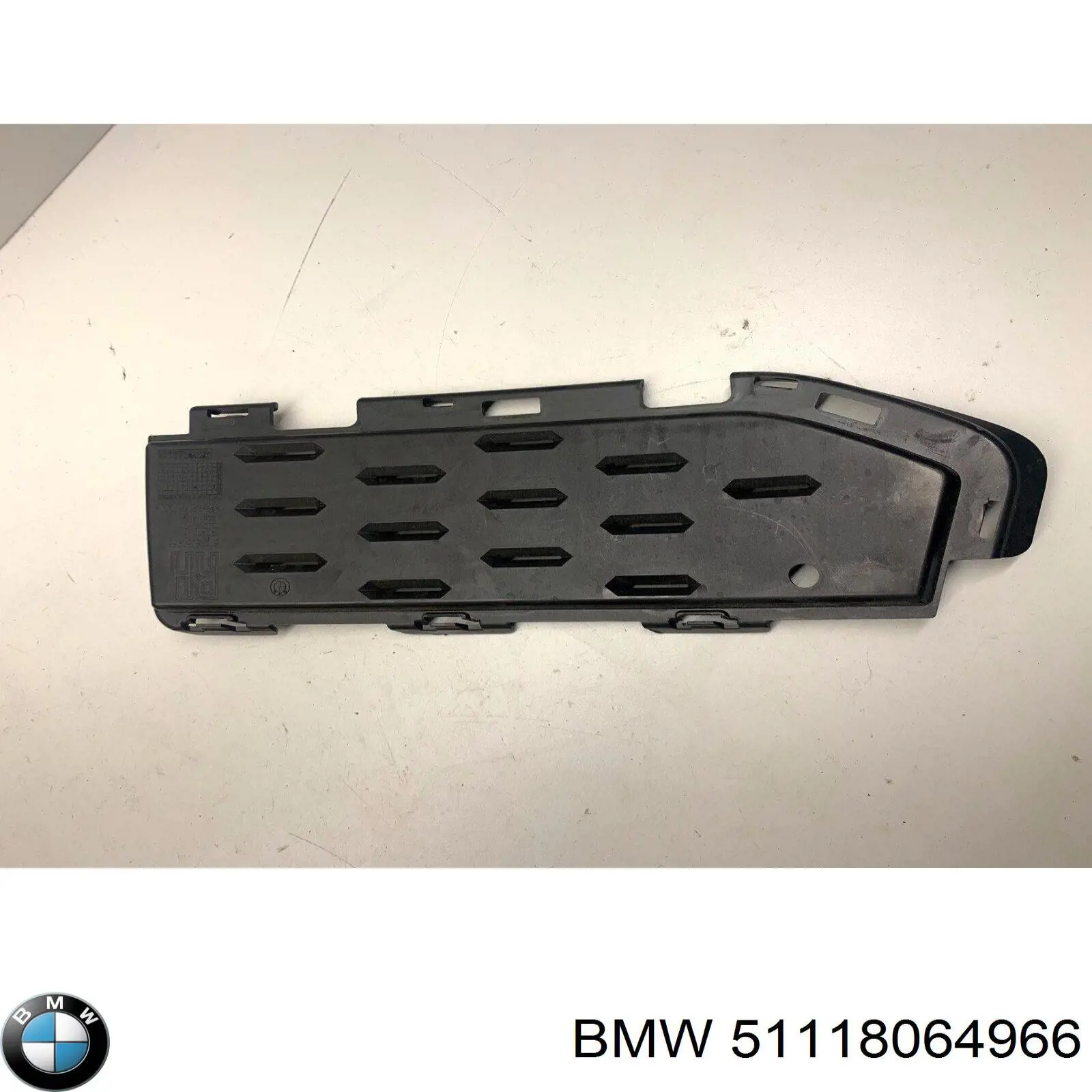 Купити 51118064966 BMW Решітка переднього бампера, внутрішня права