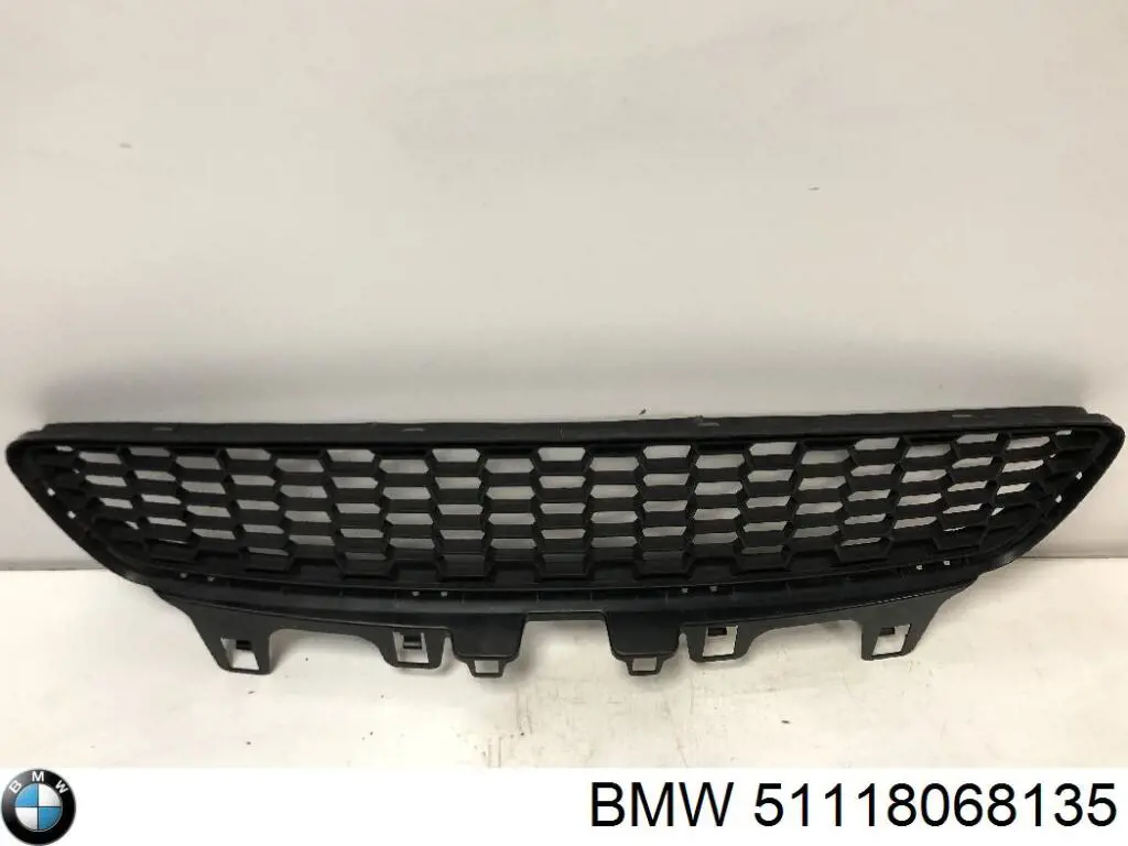 Решітка переднього бампера, центральна BMW 51118068135 ціна, від 88.68 USD