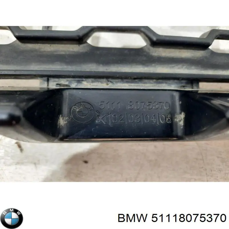 Решітка переднього бампера, центральна BMW 51118075370 ціна, від 48.40 USD