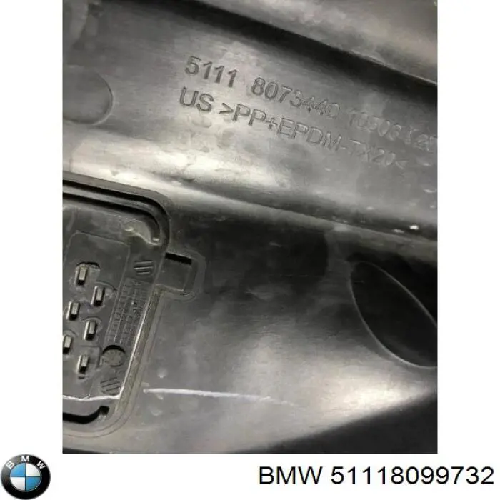 Обід (окантовка) фари противотуманної, правої BMW 51118099732 ціна, від 45.60 USD