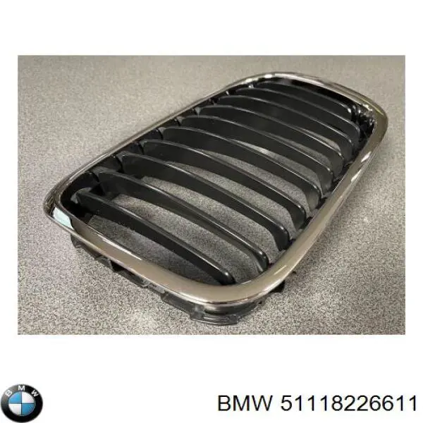 51118226611 BMW Решітка переднього бампера, ліва