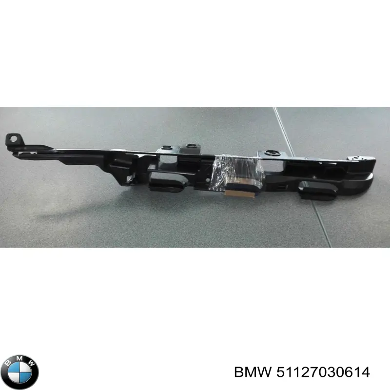 Направляюча заднього бампера, права BMW 51127030614