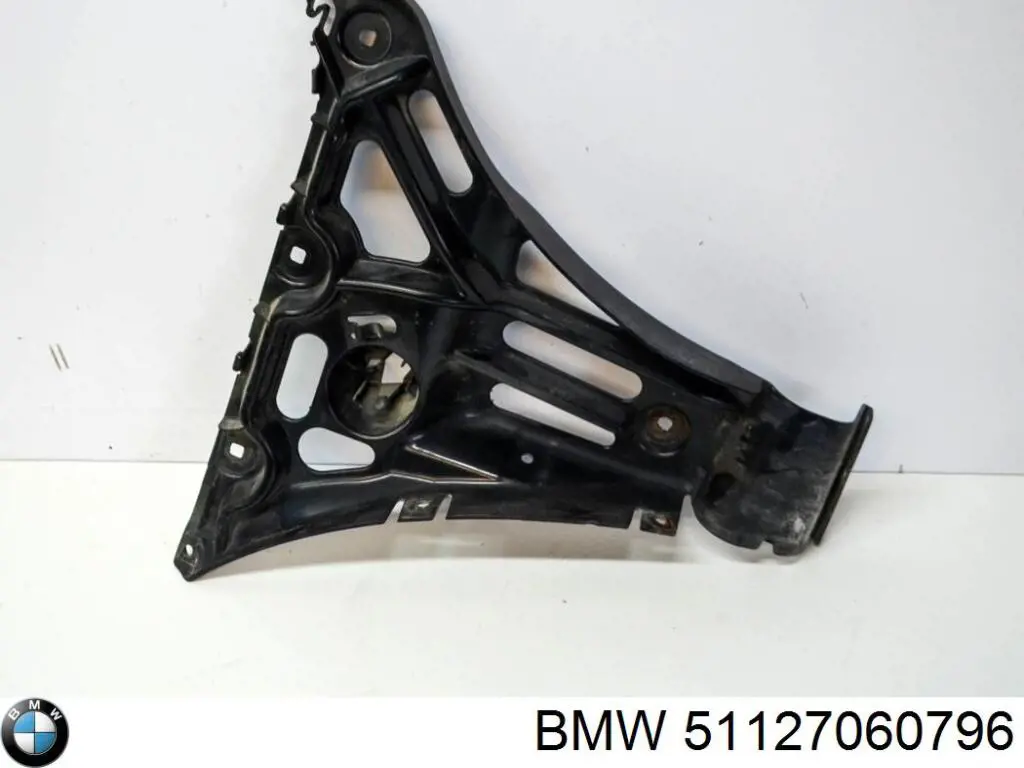 51127060796 BMW Напрямна заднього бампера, права
