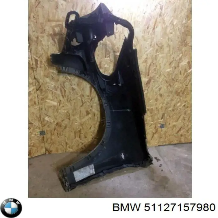 Переднє праве крило BMW 51127157980