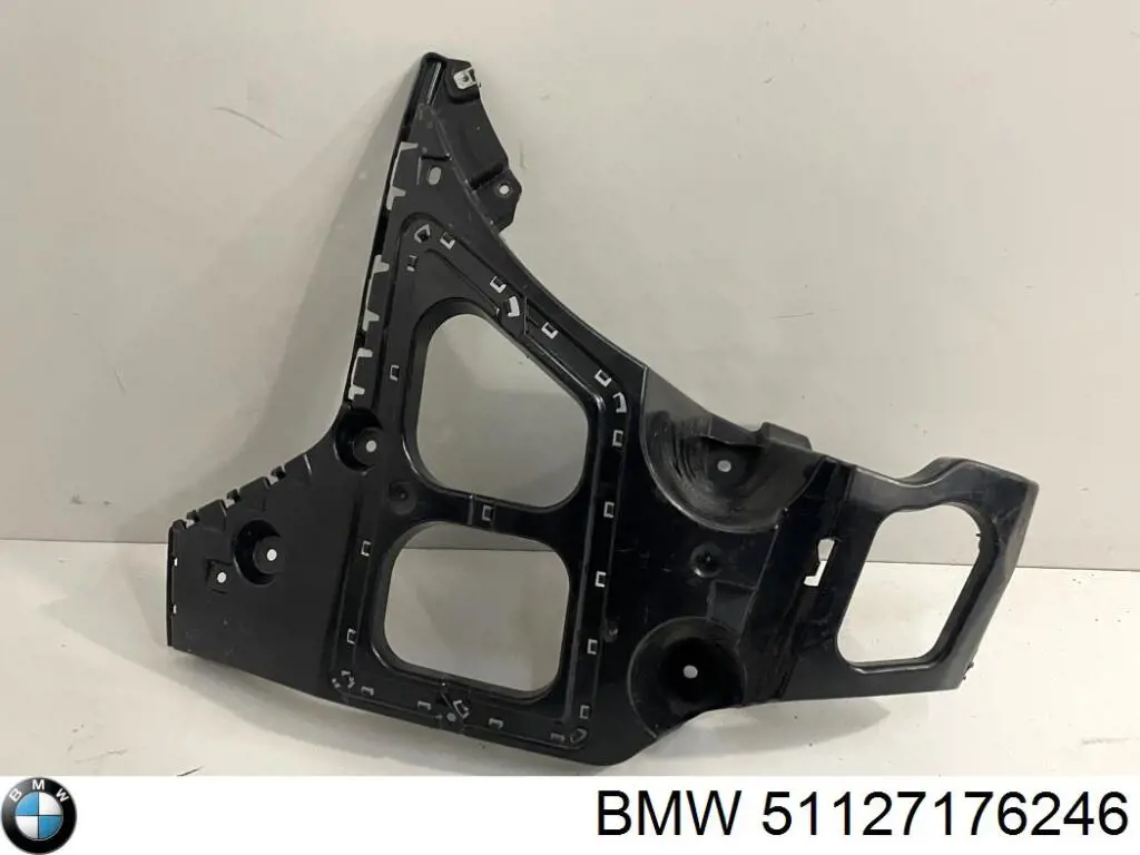 Купити 51127176246 BMW Направляюча заднього бампера, права