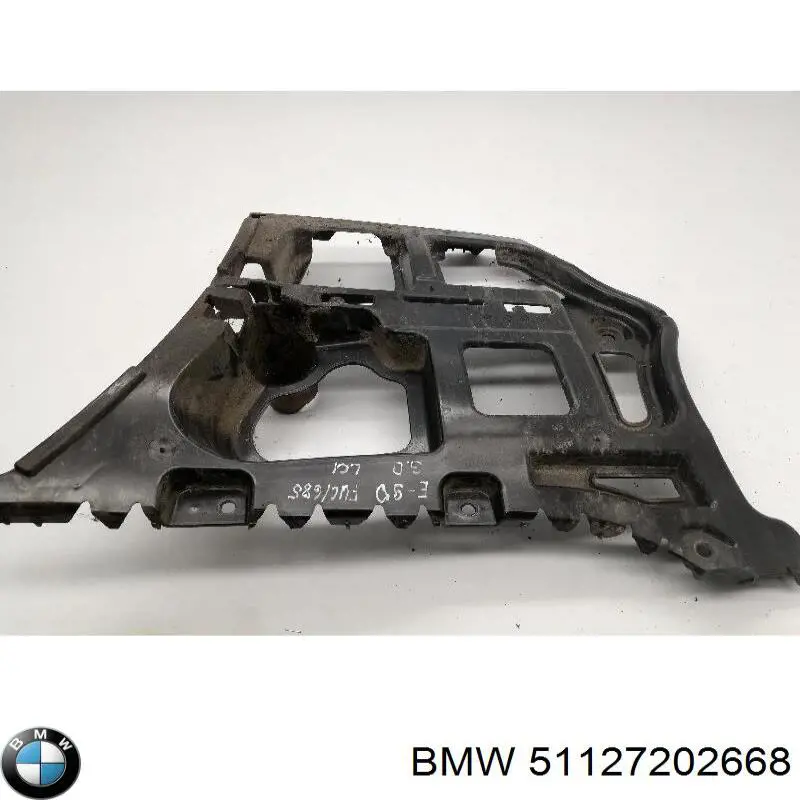 Направляюча заднього бампера, права BMW 51127202668