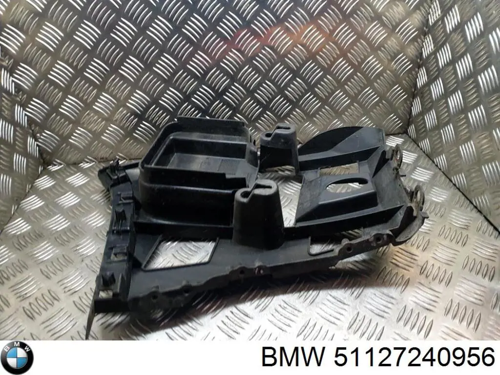 51127240956 BMW Кронштейн бампера заднього, правий
