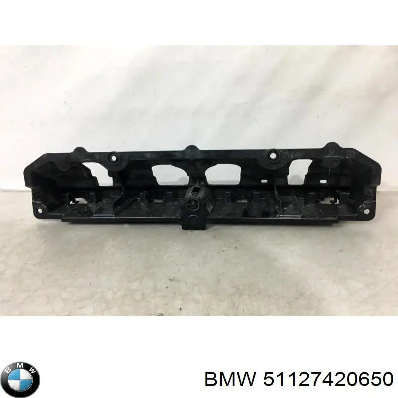 51127420650 BMW Кронштейн бампера заднього, центральний