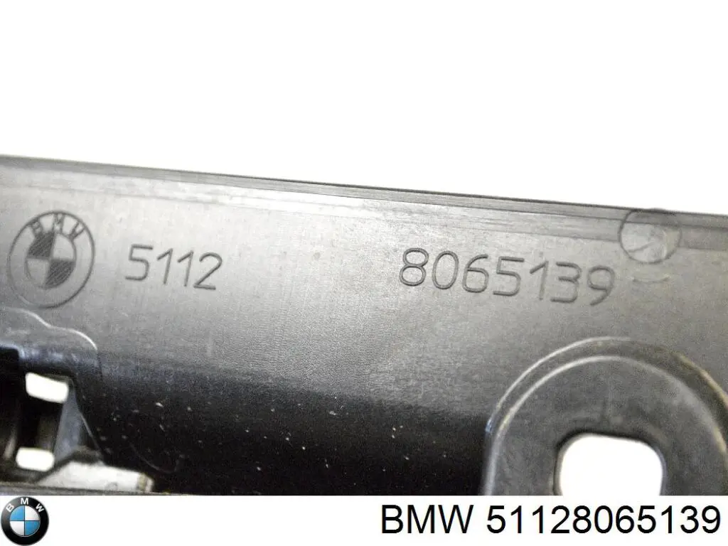 51128065139 BMW Кронштейн бампера заднього, центральний