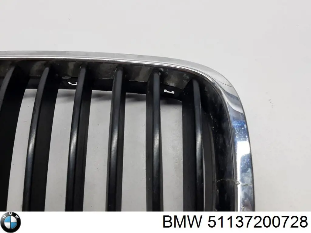 Купити 51137200728 BMW Решітка радіатора права