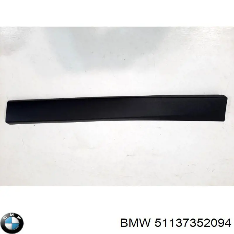 Накладка бампера заднього, права 51137352094 BMW