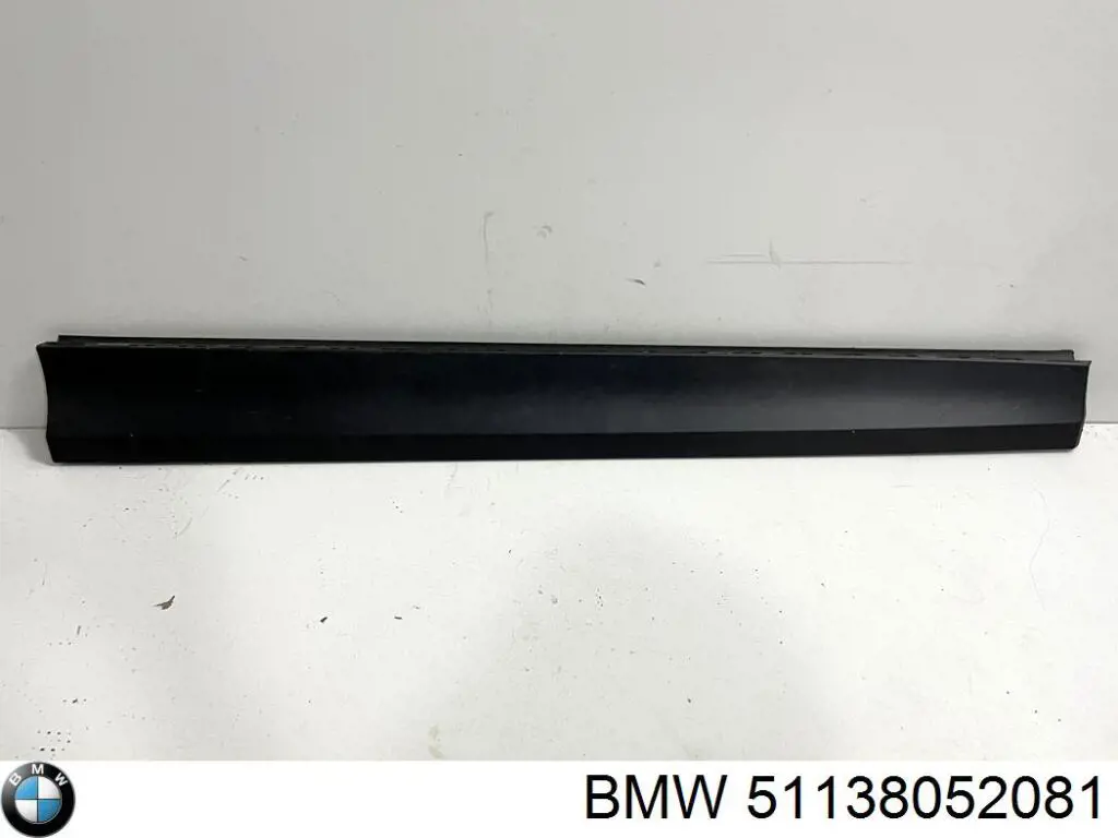 Молдинг передньої лівої двері 51138052081 BMW