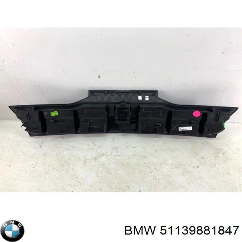 51139881847 BMW Накладка на кришку багажника