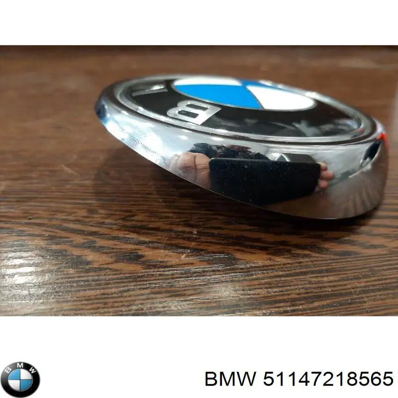 Емблема кришки багажника, фірмовий значок 51147218565 BMW