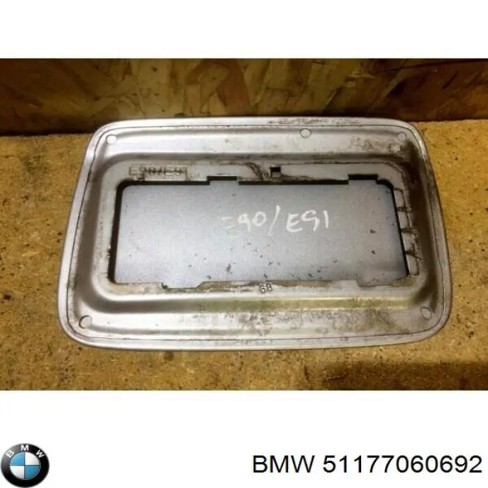 Люк б/бака на BMW 3 (E90)