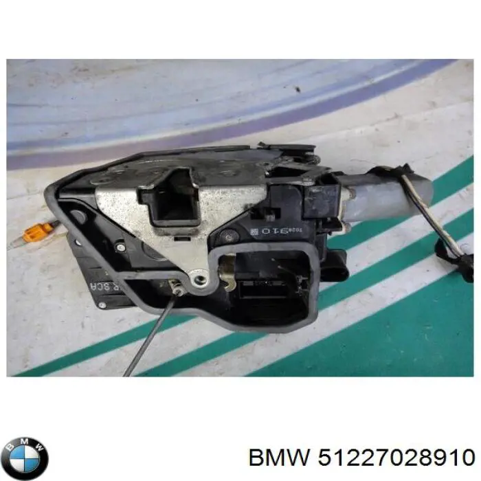 51227202128 BMW Замок задніх дверей, правих