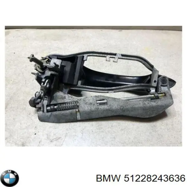 Тримач зовнішньої ручки дверей, задніх правих 51228243636 BMW