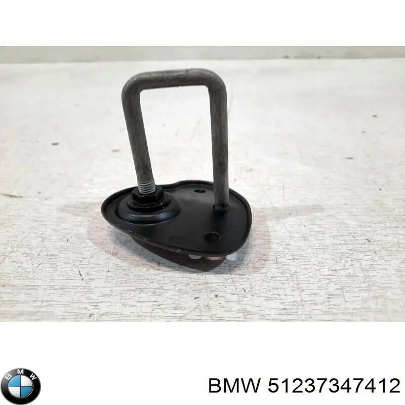 Стояк-гак замка капота на BMW 6 (G32)