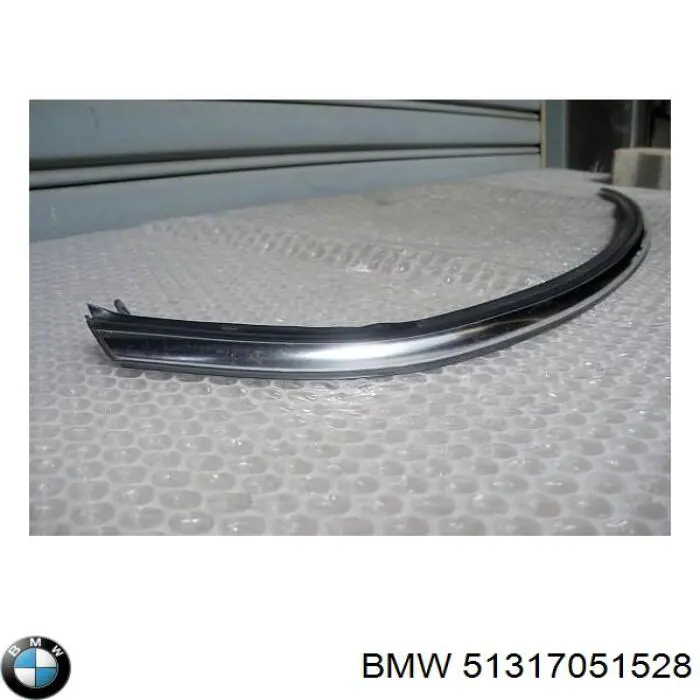 Молдинг лобового скла, нижній 51317051528 BMW