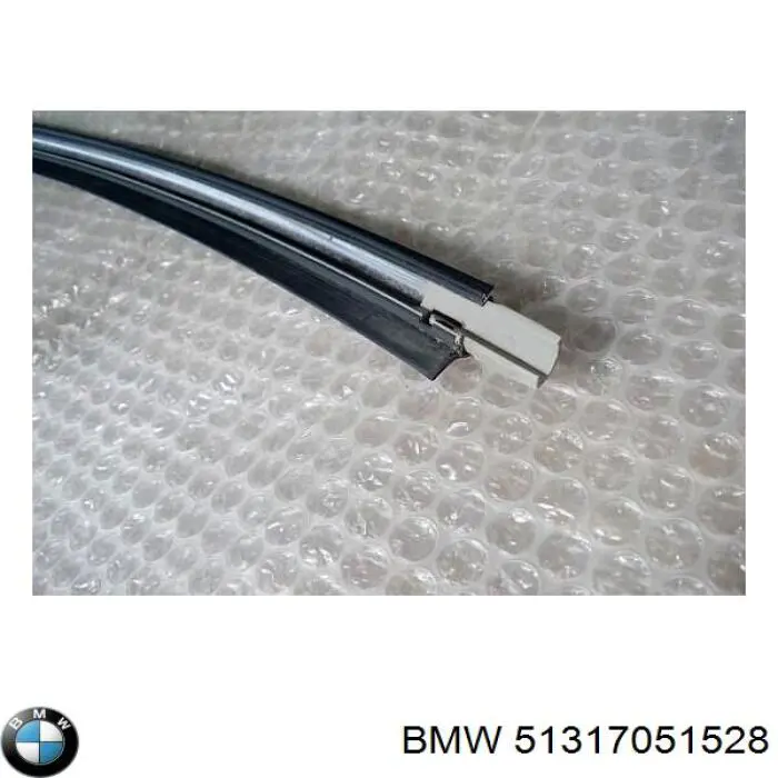 51317051528 BMW Нижній молдинг вітрового скла