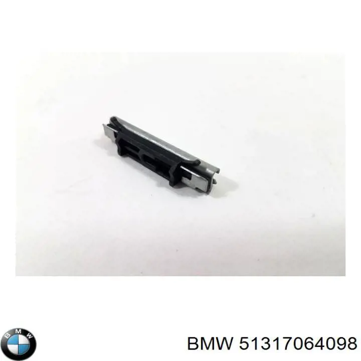 Кріплення молдинга вітрового скла на BMW 5 (E60)