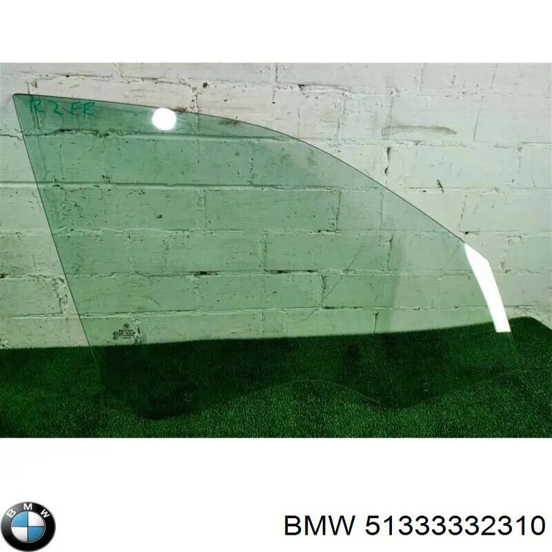 Скло передньої правої двері на BMW X3 (E83)