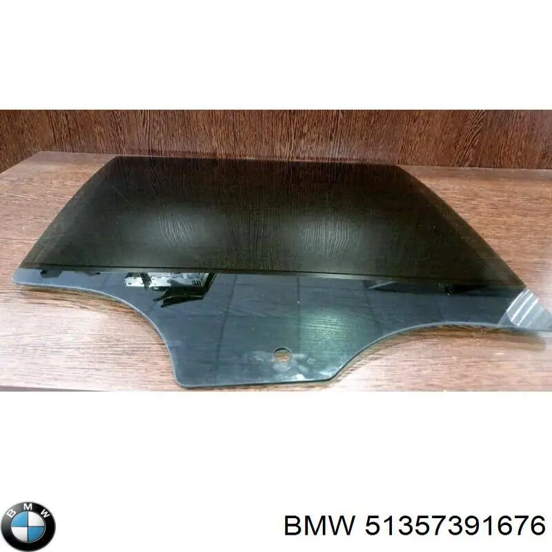Купити 51357391676 BMW Скло задніх дверей, правих