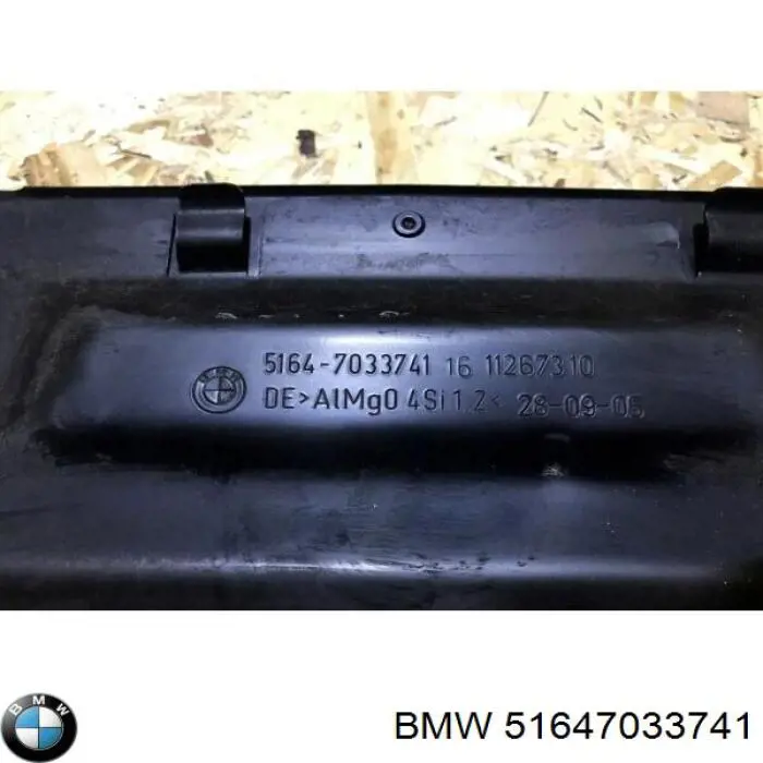 Супорт радіатора верхній/монтажна панель кріплення фар 51647033741 BMW